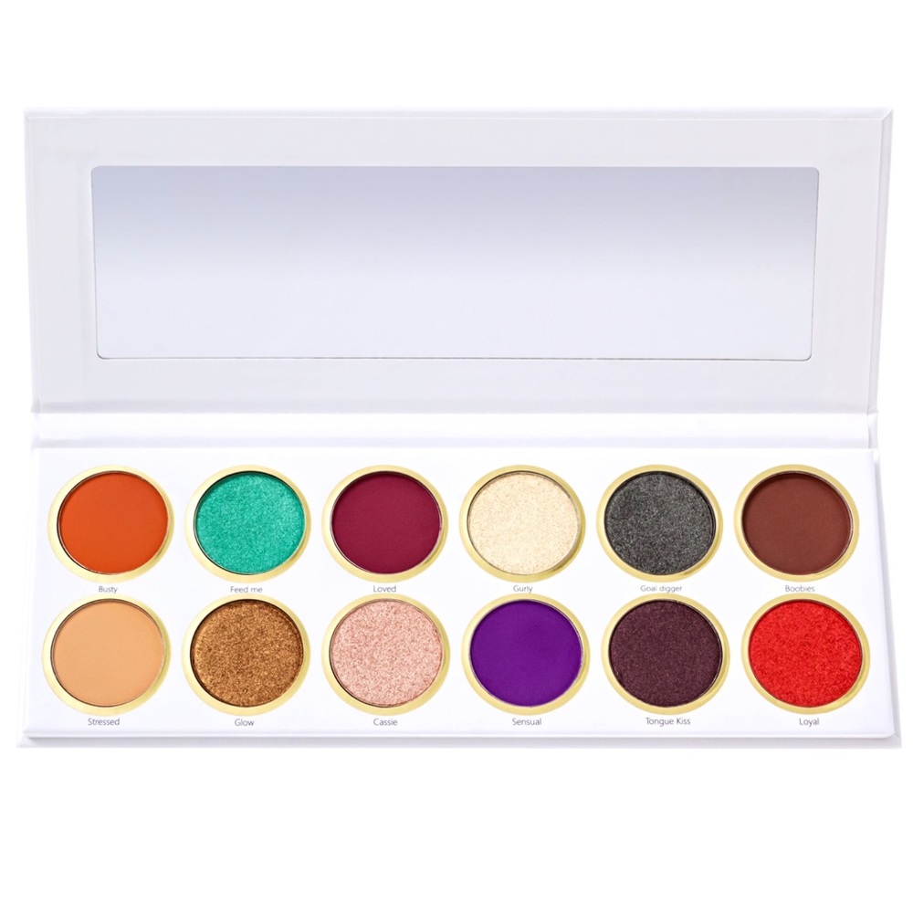 The Gurl meets makeup eyeshadow palette in gloomy